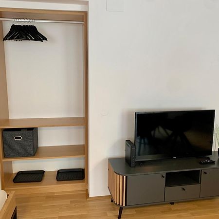 Air-Conditioned, Quiet Apartment With A Terrace In Center Of St Poelten - Smart Tv ザンクト・ペルテン エクステリア 写真